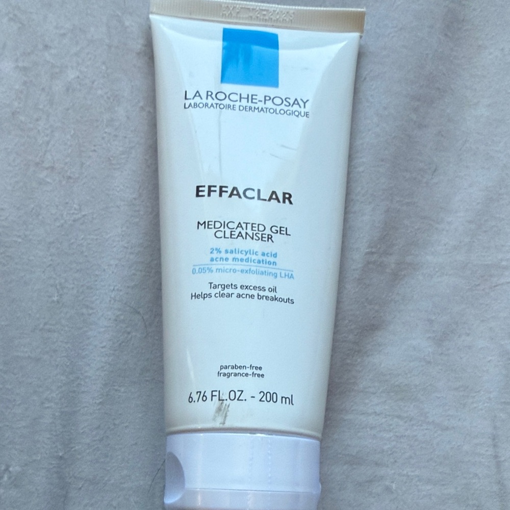 La Roche-Posay Effaclar Medicated Gel Cleanser - White